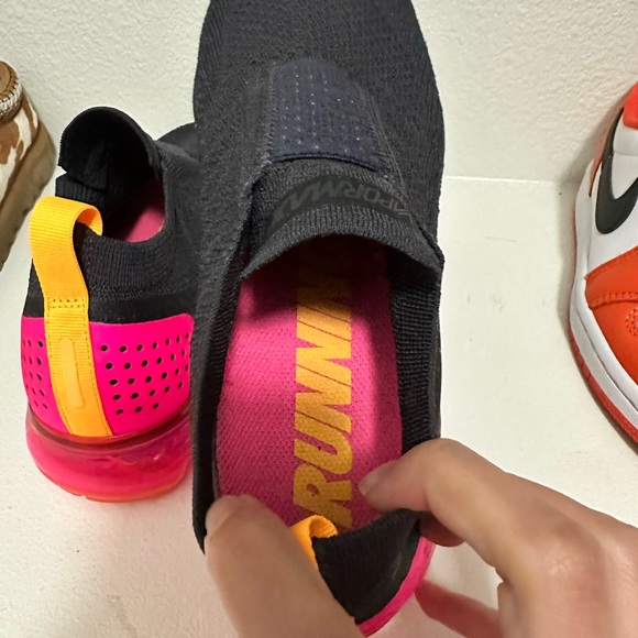 Nike Air Wmns VaporMax Moc 2 ‘Pink Blast’ - Picture 3 of 9